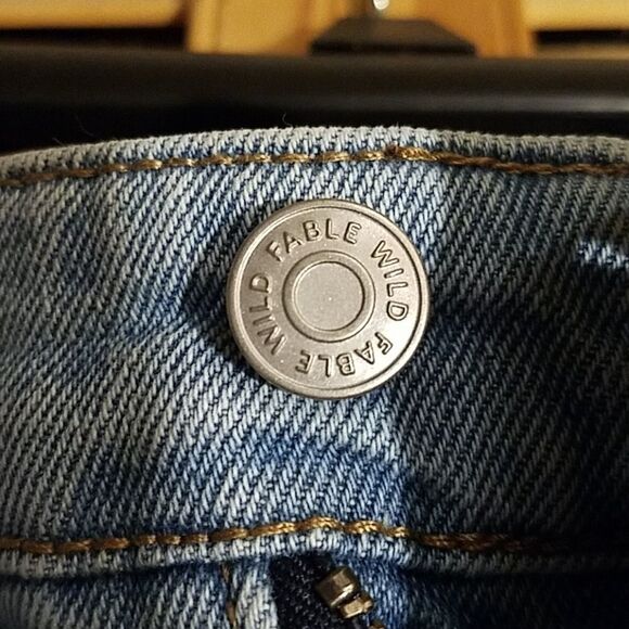 Wild Fable sz 2 distressed blue jean shorts - Picture 3 of 6